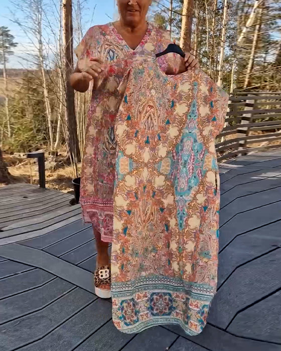 Klänning V-Ringad Kortärmad Mönstrad Rak