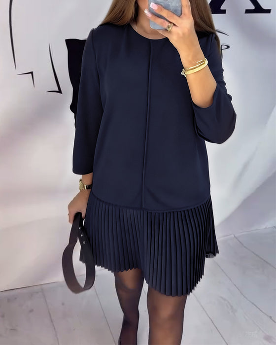 Klänning Med Trekvartsärm Och Plissering I Dragspelsstil