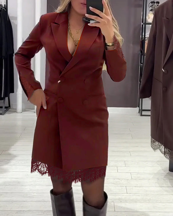 Klänning Med V-Ringning Och Insatser För Arbete