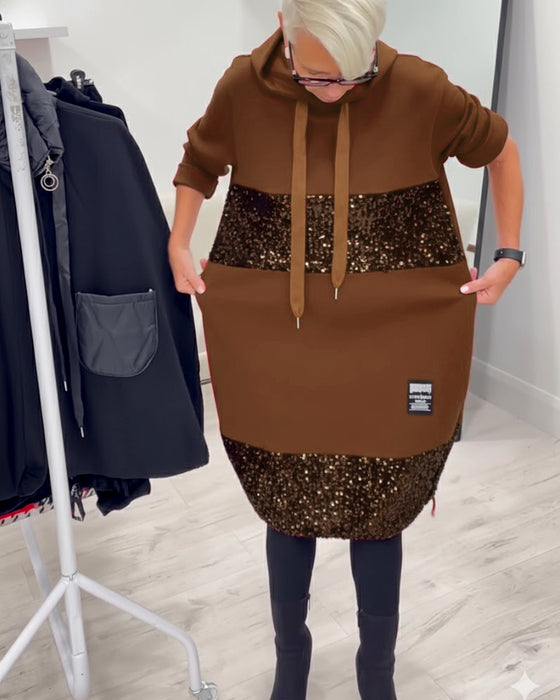 Klänning Med Huva Och Moderiktig Patchwork