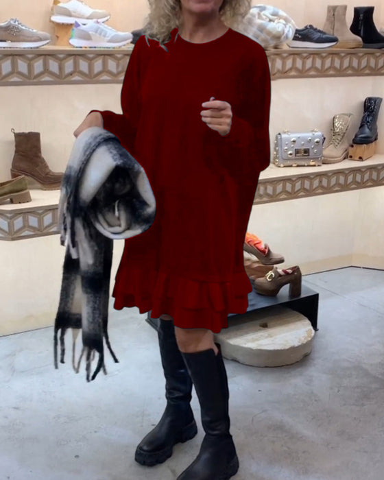 Klänning med elegant siluett och långa ärmar