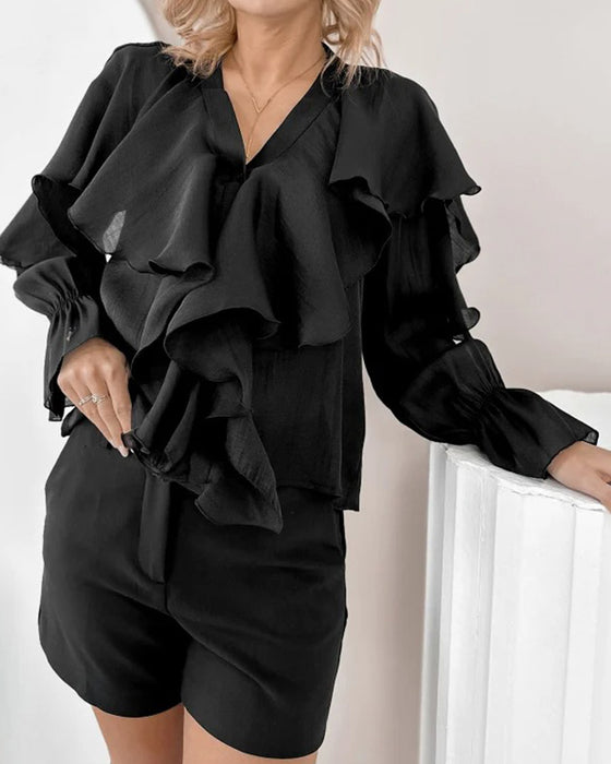 Blus I Enfärgad Med Volanger Och V-Ringning