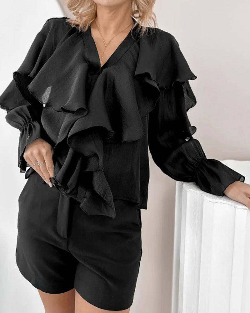 Blus I Enfärgad Med Volanger Och V-Ringning