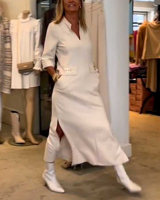 Enfärgad klänning med 3/4-ärm slits