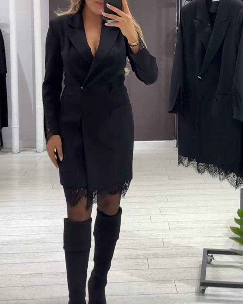 Klänning Med V-Ringning Och Insatser För Arbete