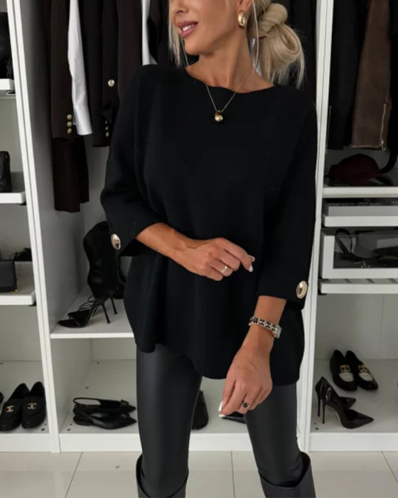 Moderiktig enfärgad tröja med rund halsknapp