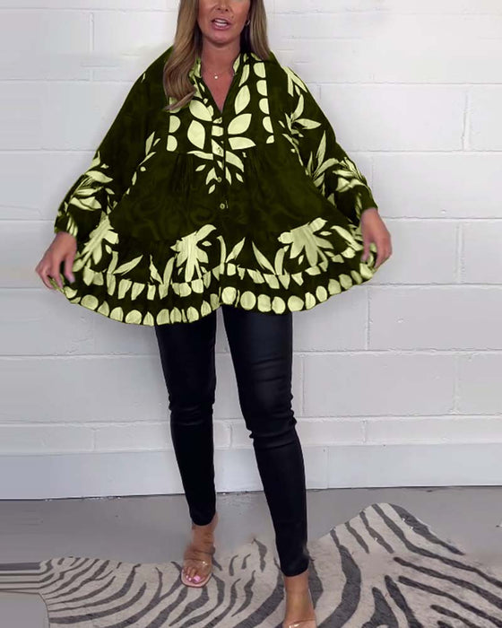 Tryckt blus med klockärm med knapp