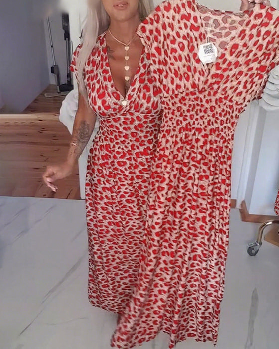 Elegant klänning med leopardmönster och v-ringning