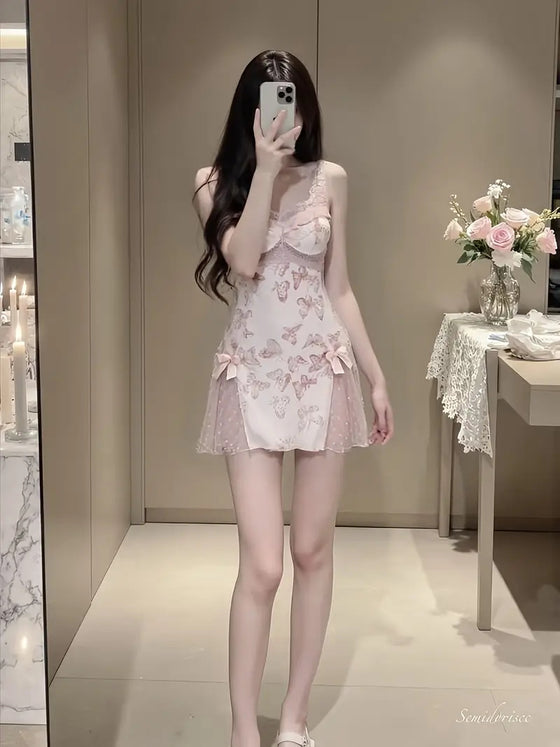 Dam Tunn Figursydd Nattlinne Med Låg V-Ringning Snörning Fjärilstryck Topp Och Rygglös Lounge-Set