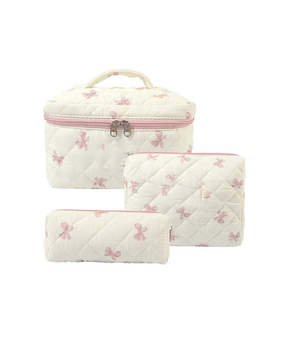 Set med kosmetikväska i tre delar