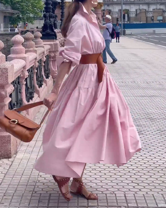 Enfärgad klänning med en hel kjol