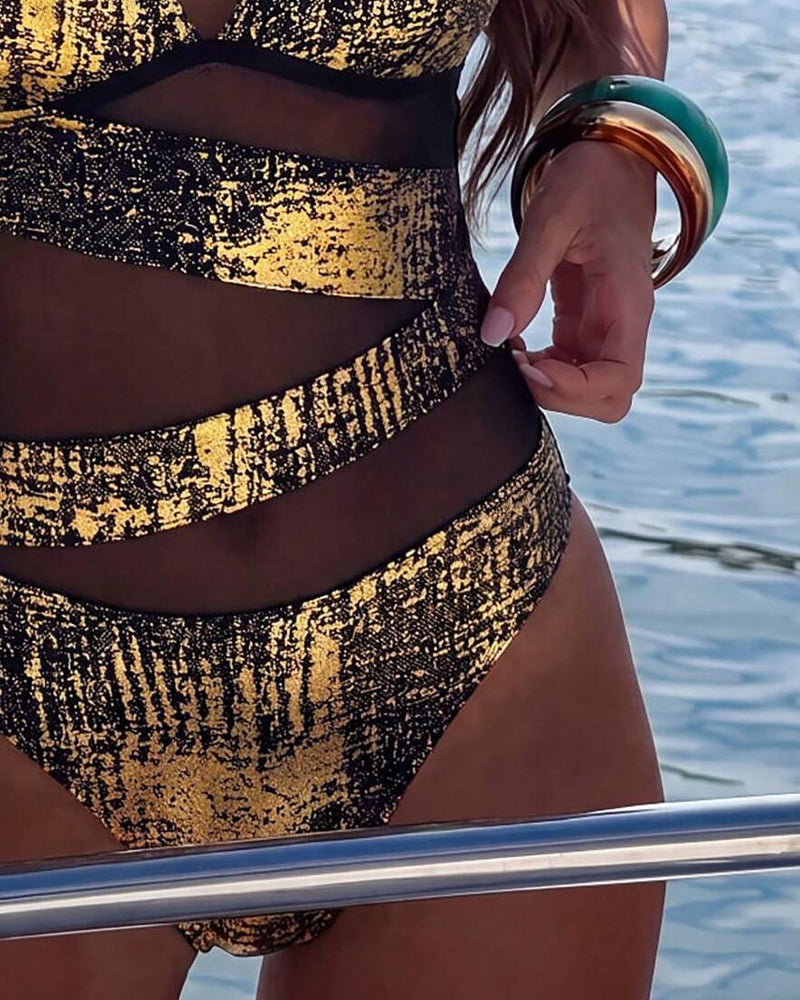En Delad Färgblock Halter Design