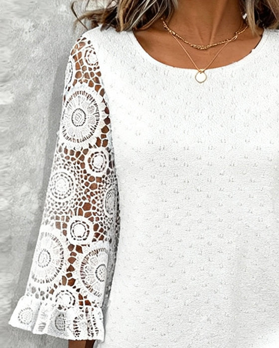 Stilfull Enfärgad Blus Med Volanger