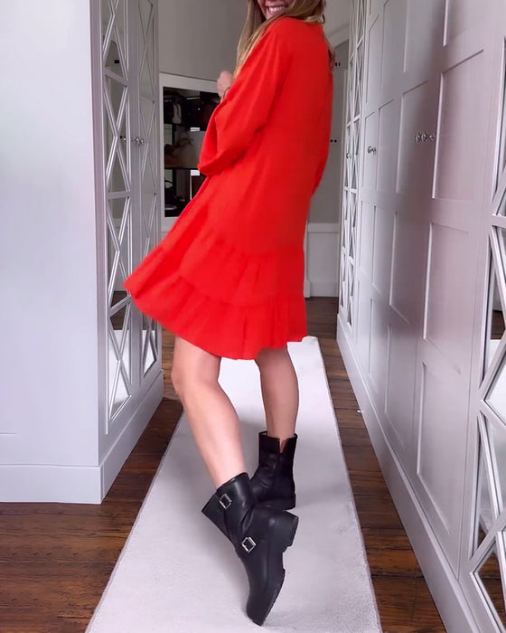 Enfärgad V-ringad klänning med utsvängd långärmad och patchwork