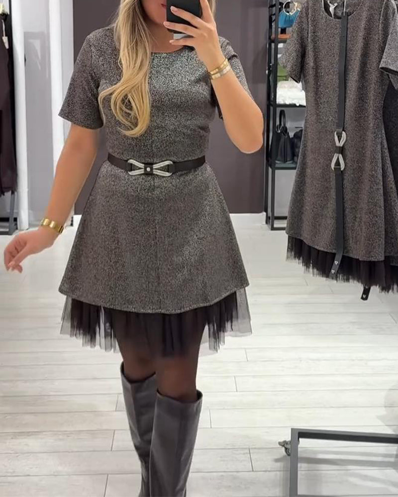 Klänning Med Fotskörtsinsats Och Rund Halsringning