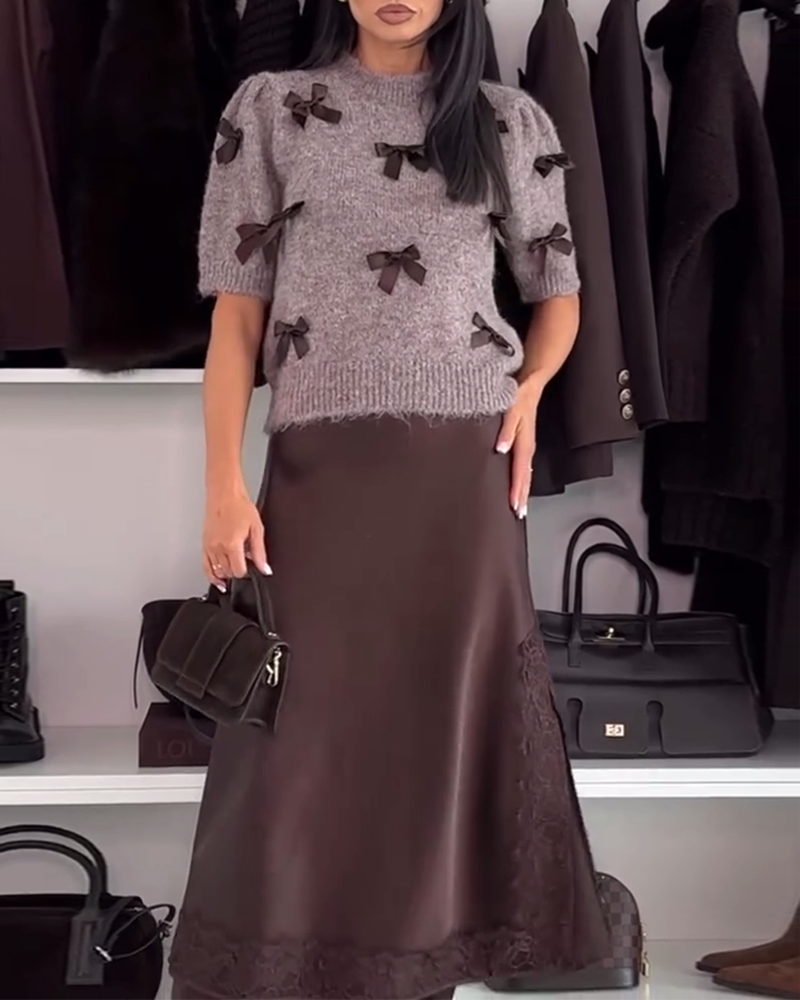 Pullover Med Rosettdekor Och Rund Hals