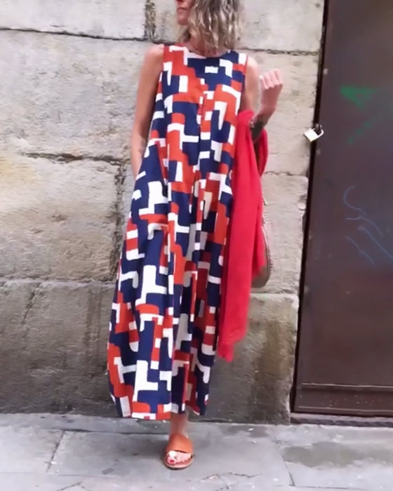 Ärmlös fickklänning med geometriskt tryck