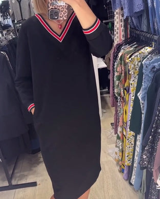 V-ringad klänning med fickor