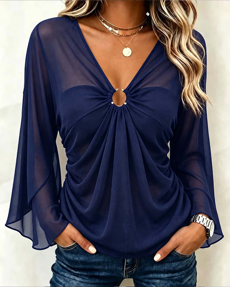 Blus V-Hals Metall Ring Twist
