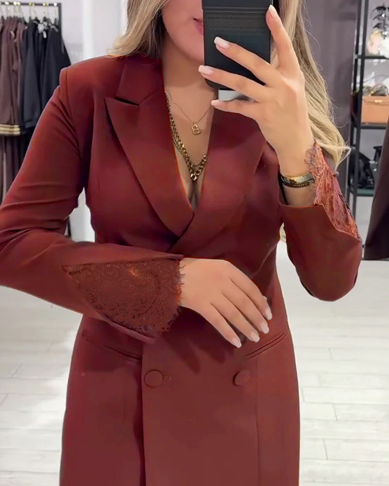 Klänning Med V-Ringning Och Insatser För Arbete