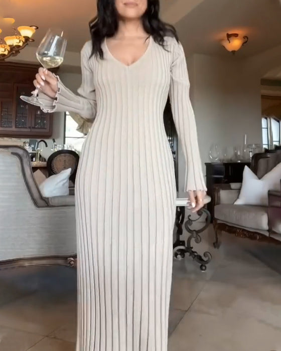 V-ringad enfärgad ribb klänning