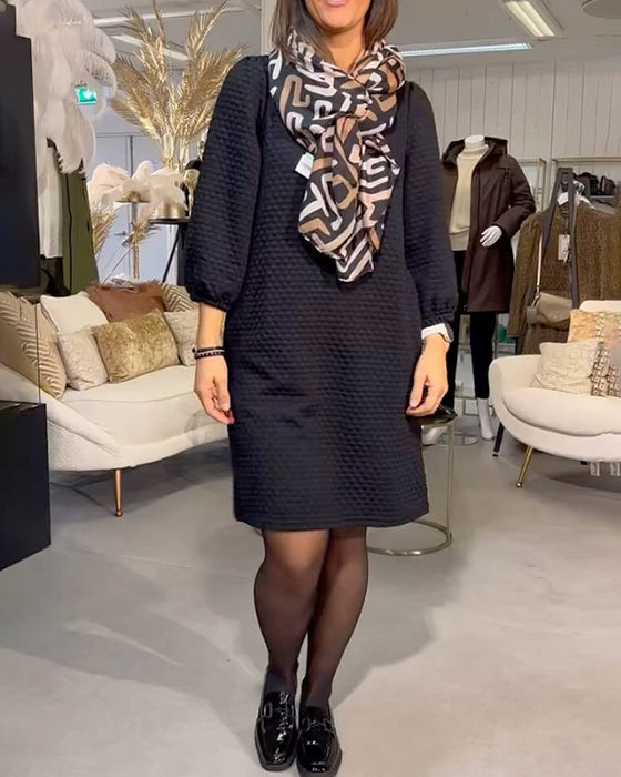 Elegant enfärgad klänning