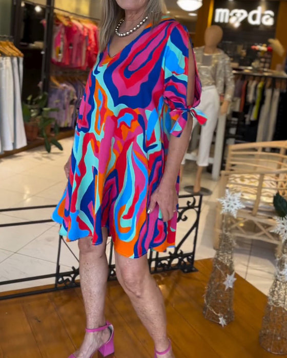 Rundhalsad klänning med tryck