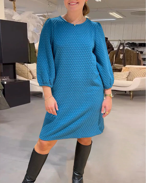 Elegant enfärgad klänning