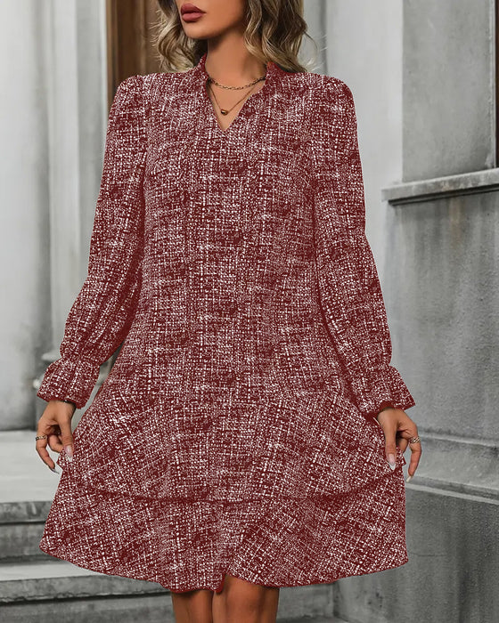 Elegant Klänning Med Utsvängda Ärmar Och Ränder