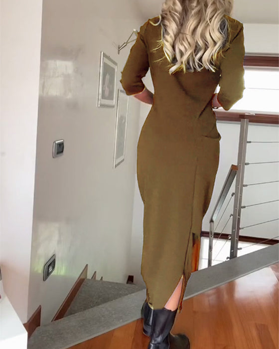 Elegant klänning i enfärgad plisserad rund hals