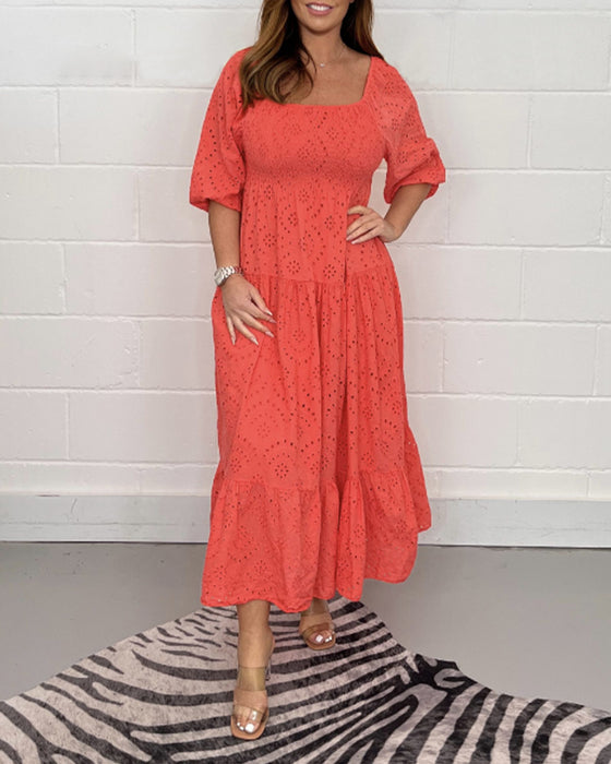 Enfärgad ihålig klänning med fyrkantig krage