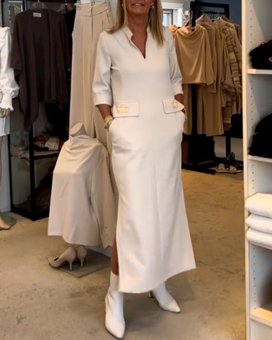 Enfärgad klänning med 3/4-ärm slits