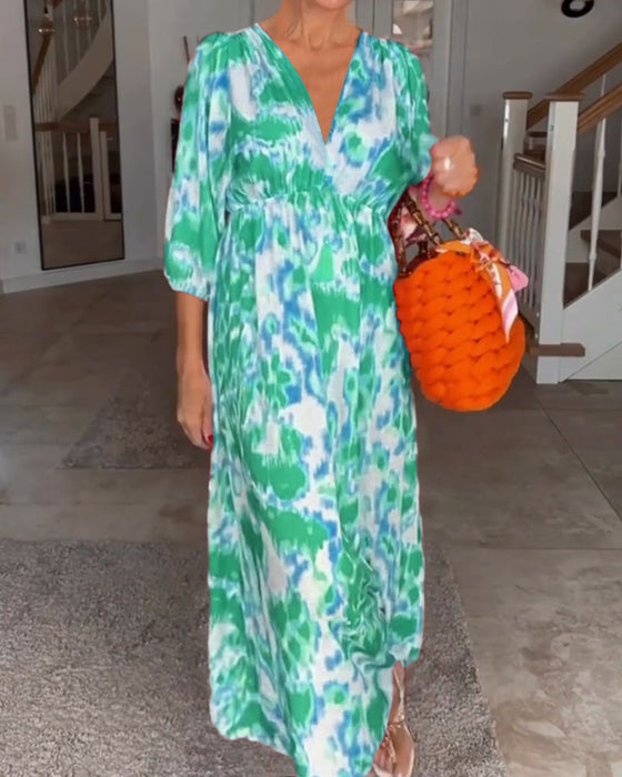 V-ringad modetryck klänning med 3/4 ärm