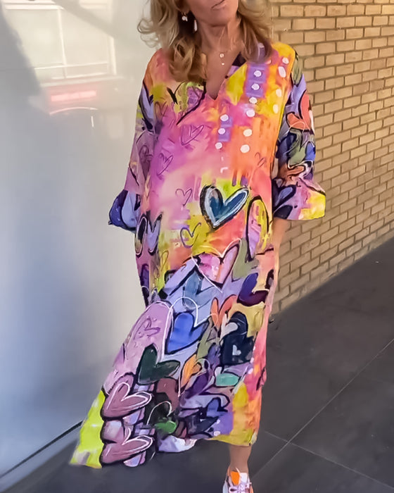 V-ringad klänning med hjärttryck och lång ärm