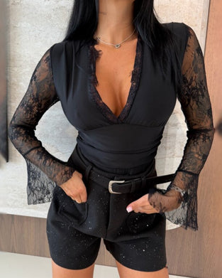 Topp Med Klockärmar Och V-Ringning