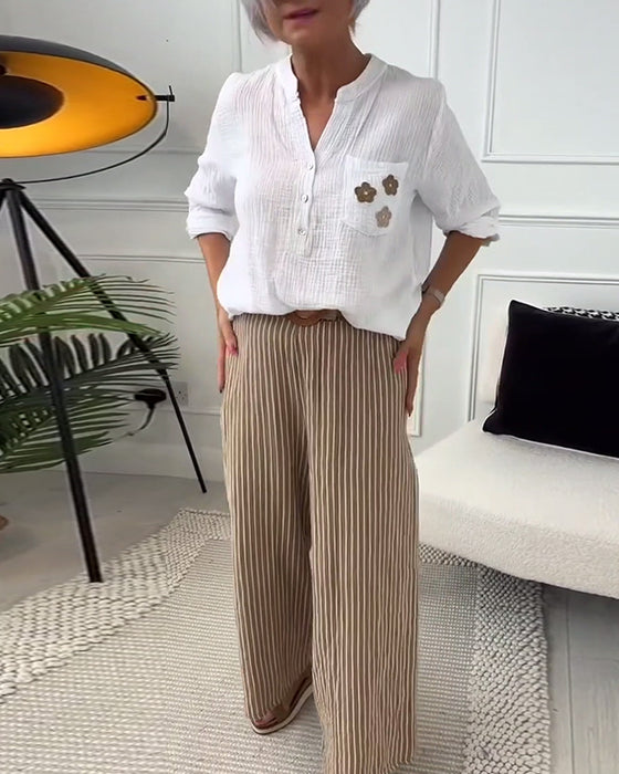 Avslappnad blus med blommigt tryck med ficka och lång ärm