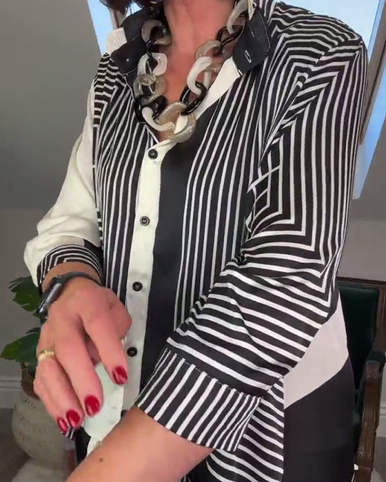 Modetryckt oregelbunden lapptröja med knappar