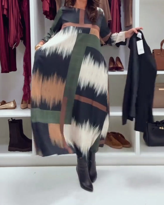 Modig Tryckt Klänning Med Runt Halsutsnitt Och Långa Ärmar