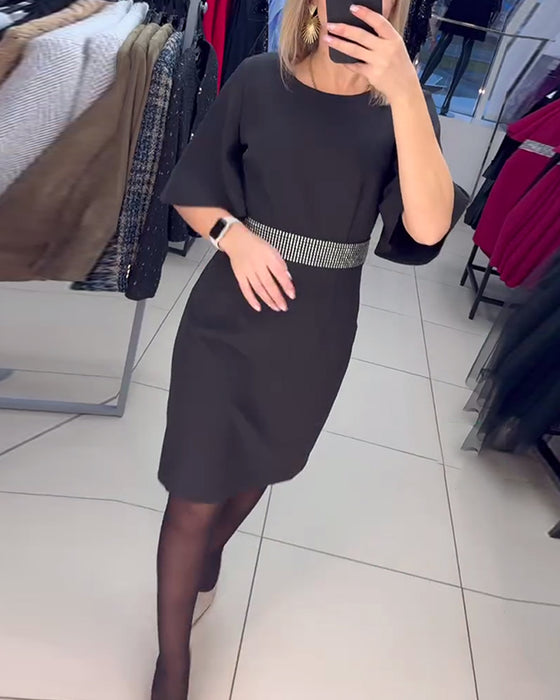 Klänning Rund Halsringning Utsvängd Halvärm Midja