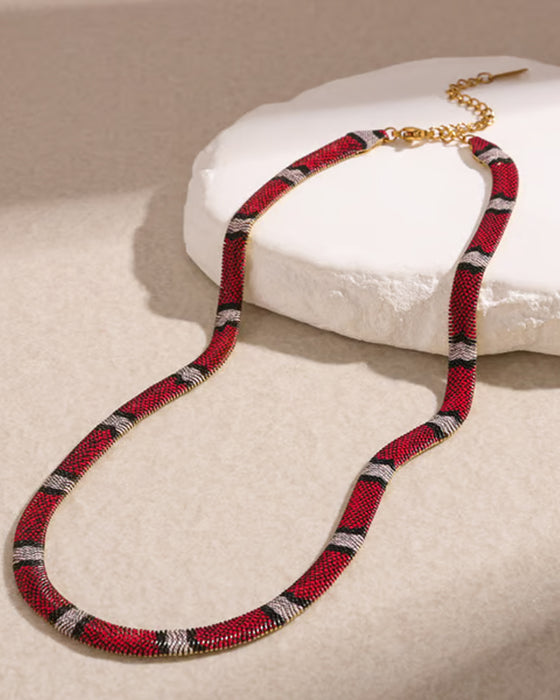 Orm Statement Halsband – En Symbol för Mysterium & Kraft