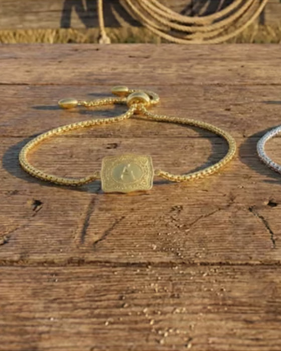 Armband Präglad Bokstav