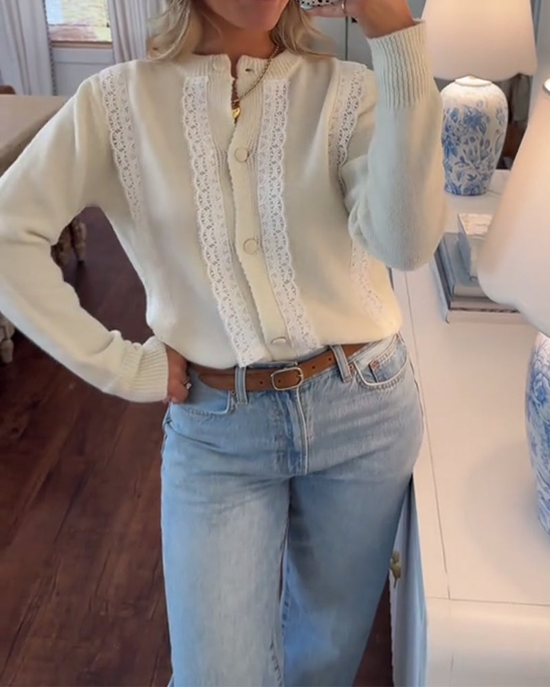 Elegant kofta med spetskant och knappar