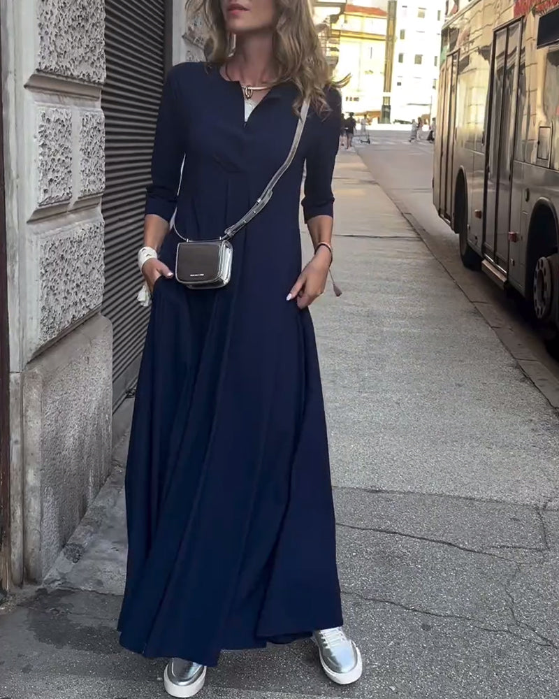 Enfärgad klänning med V-ringad midja