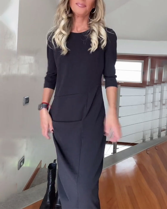 Elegant klänning i enfärgad plisserad rund hals