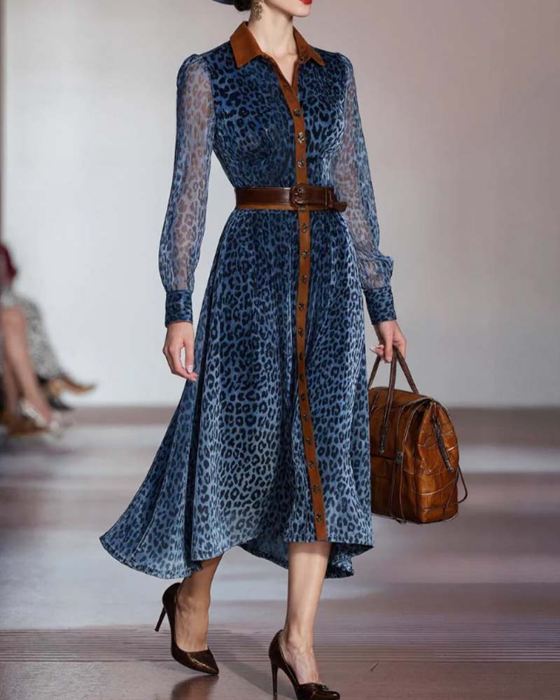 Modern Klänning Med Leopardtryck Och Lappverk