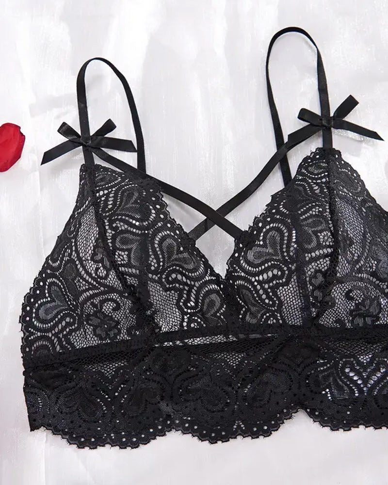 Sexigt Lingerieset – Bralette Med Urholkad Rosett & Öppna Trosor