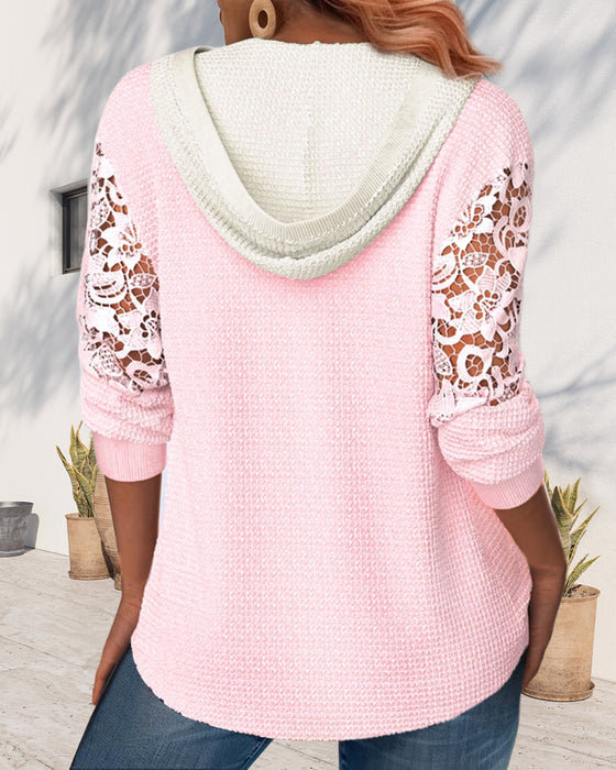 Ihålig luvtröja i spets med knappsömmar