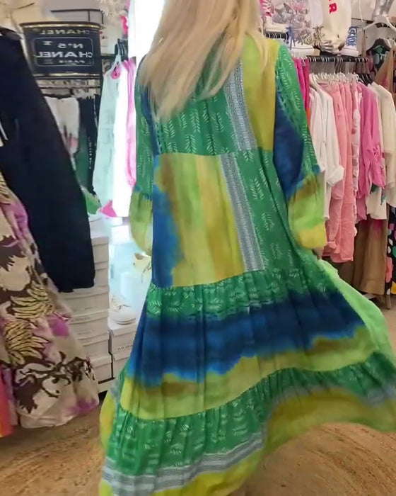 Tryckt avslappnad V-ringad lång klänning med utsvängda ärmar