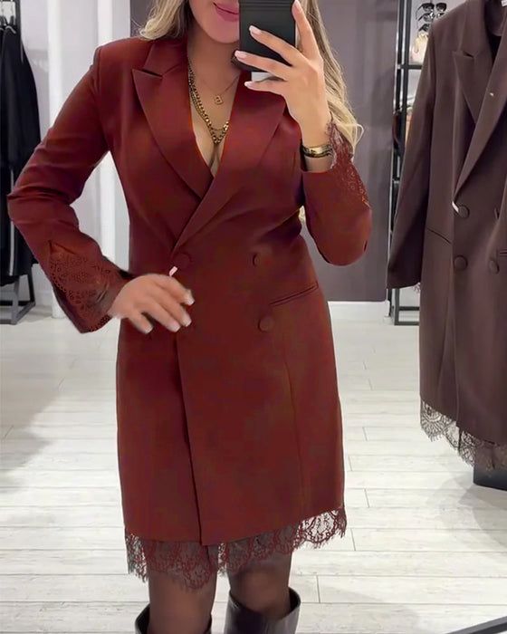 Klänning Med V-Ringning Och Insatser För Arbete