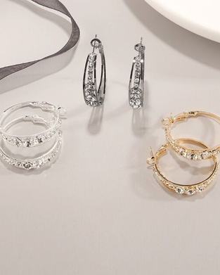 Hoop-örhängen med infattade rhinestones